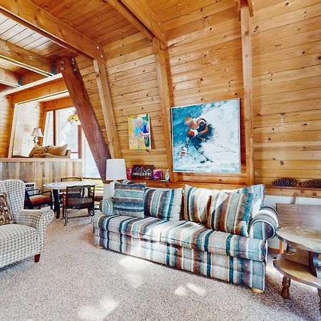 Retro Family Gathering Home In Tahoe Donner トラッキー エクステリア 写真