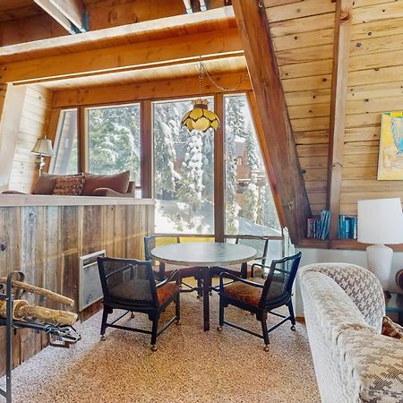 Retro Family Gathering Home In Tahoe Donner トラッキー エクステリア 写真