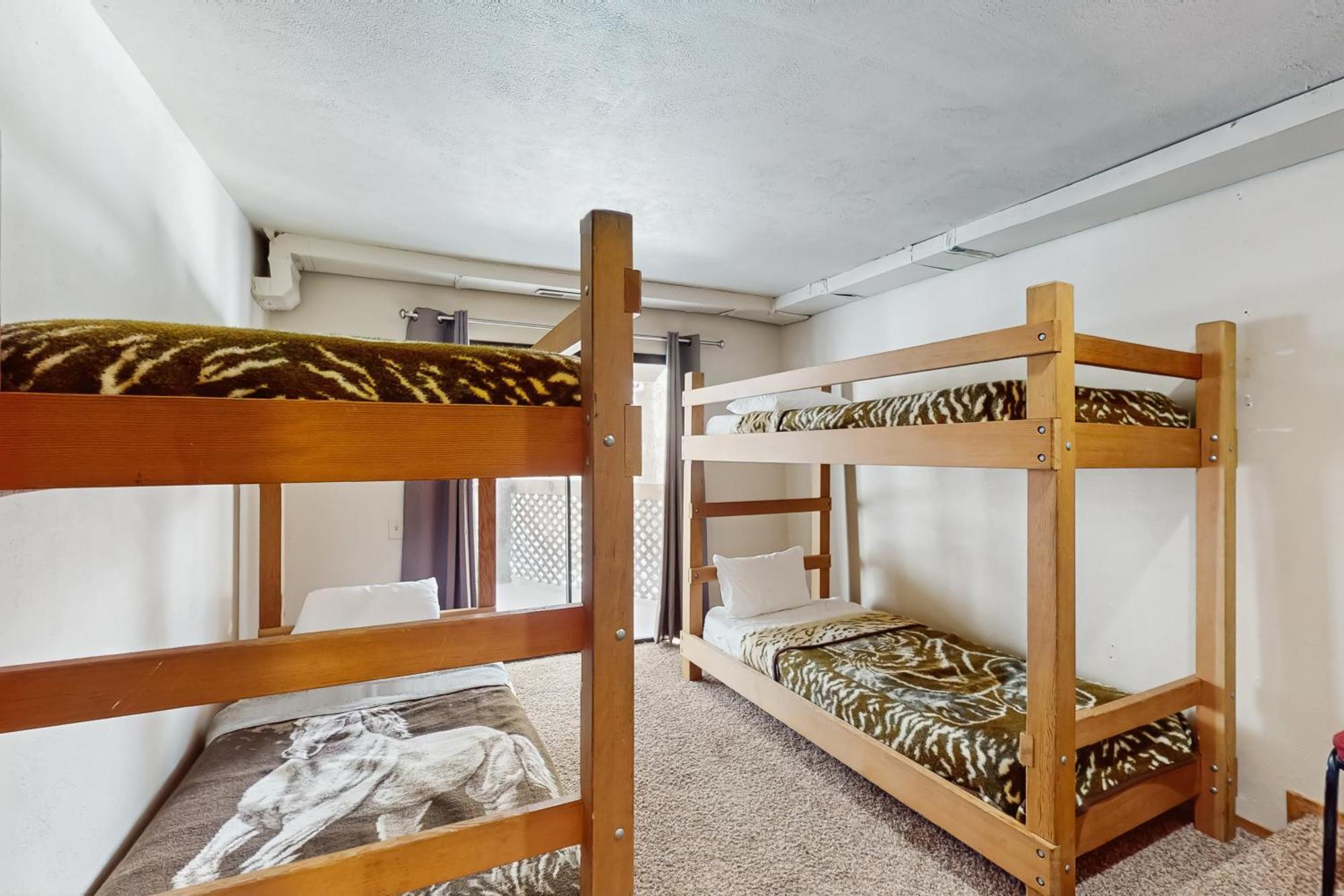 Retro Family Gathering Home In Tahoe Donner トラッキー エクステリア 写真